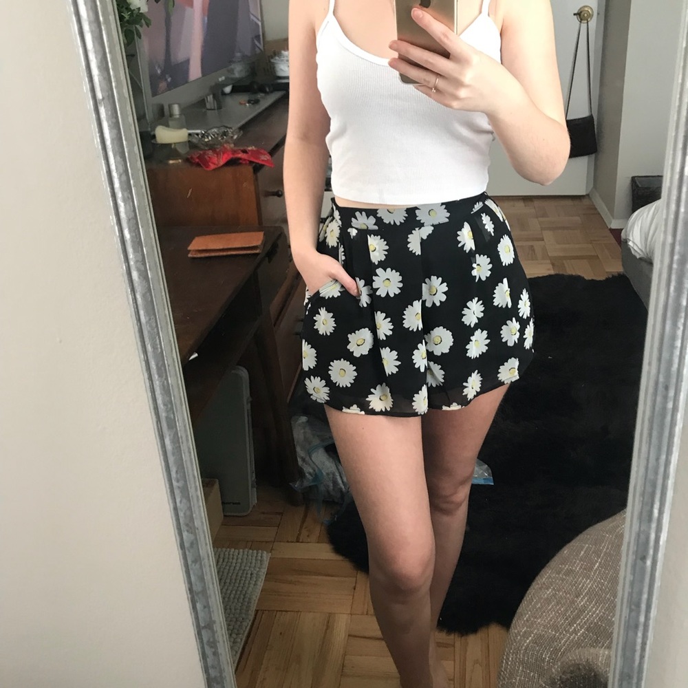 Flowy daisy shorts/ skort